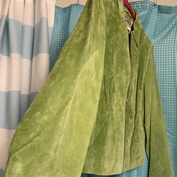 I have a new with out tags suede leather jacket - Picture 4 of 8